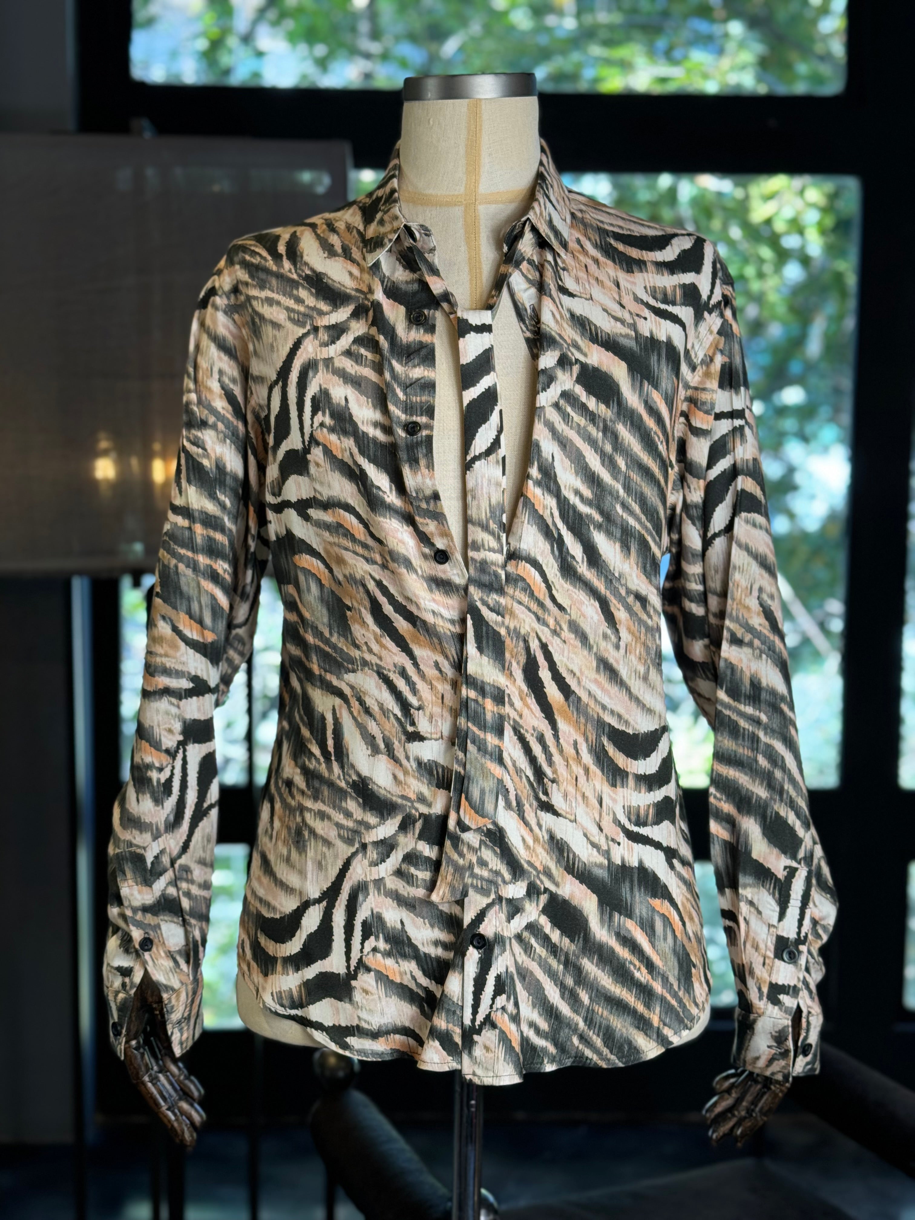 Camisa tigre corbatín