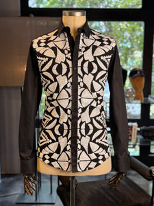 Camisa figuras blancas