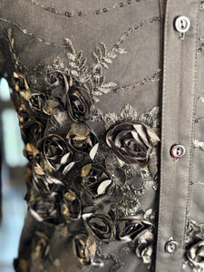 Camisa flores relieve negra
