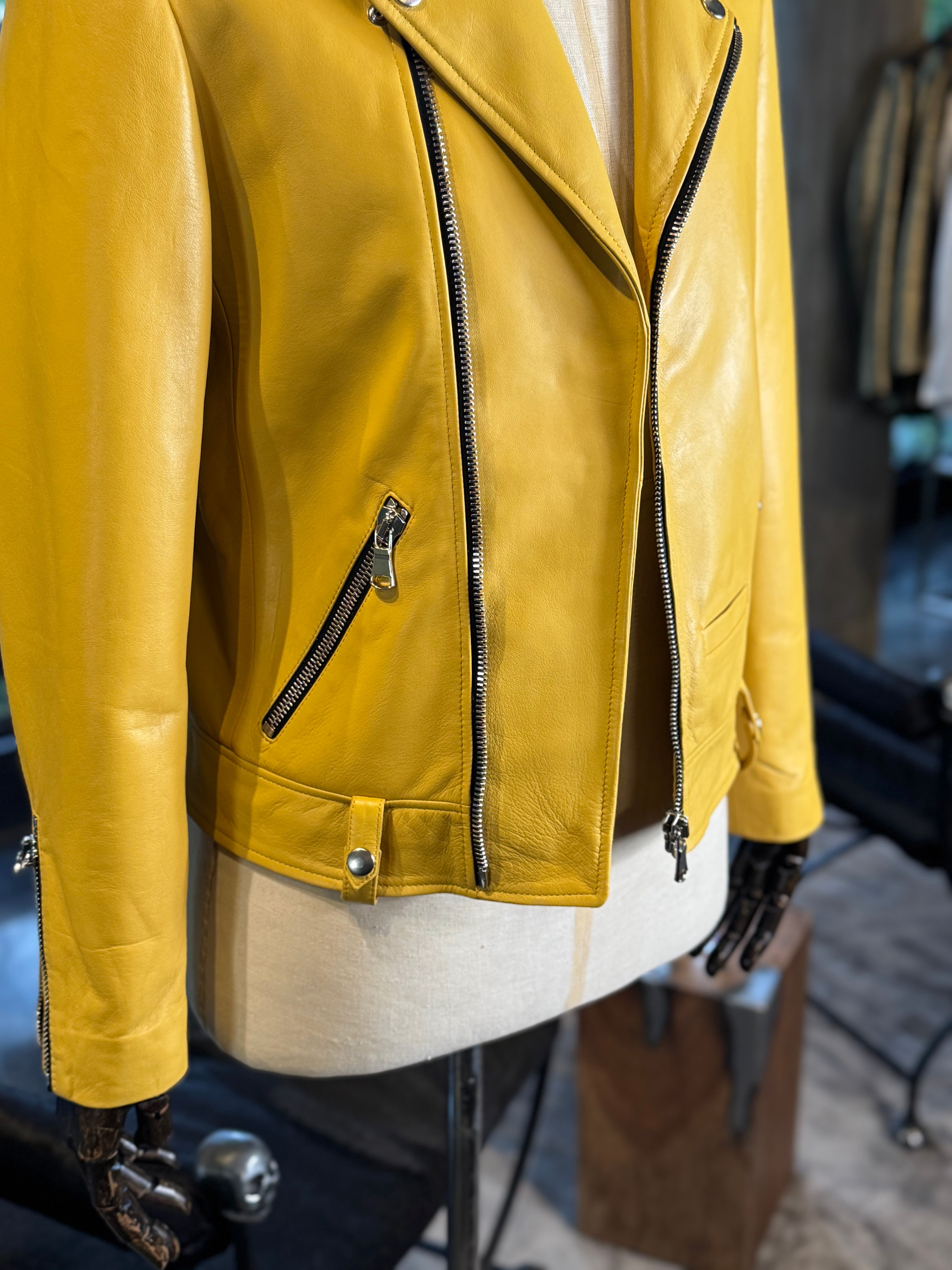 Chamarra piel amarilla