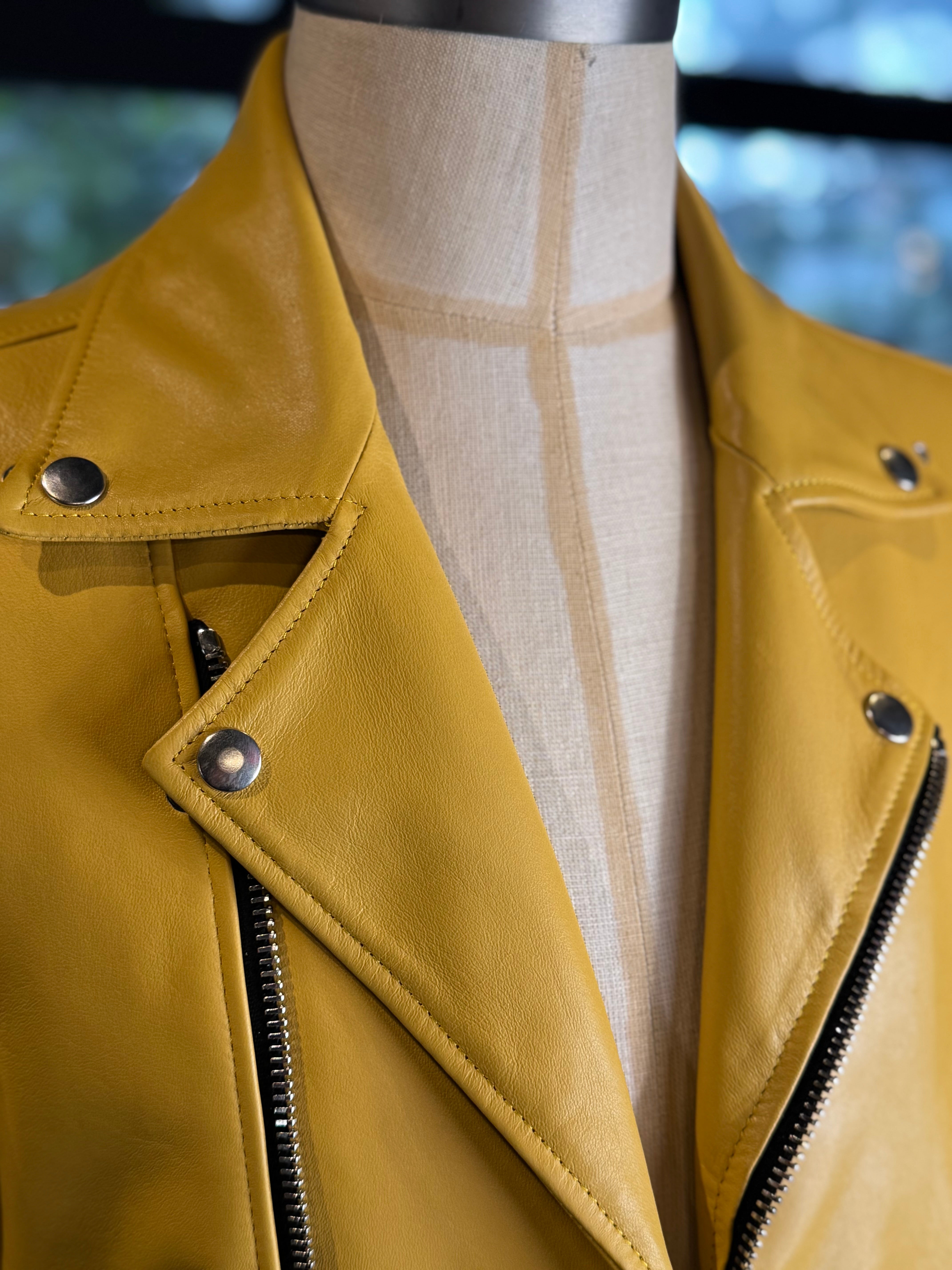 Chamarra piel amarilla