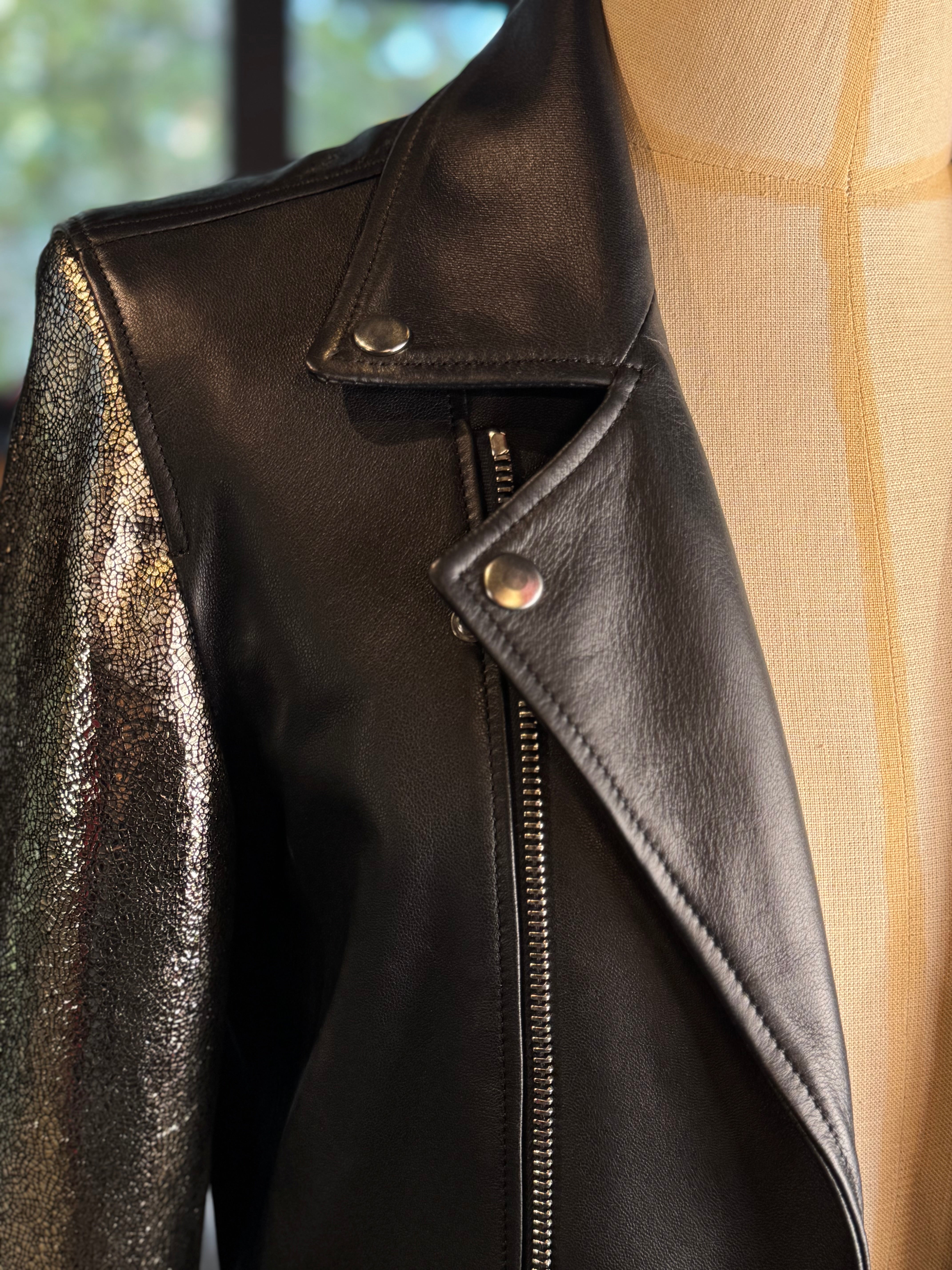 Chamarra bicolor plata/negra