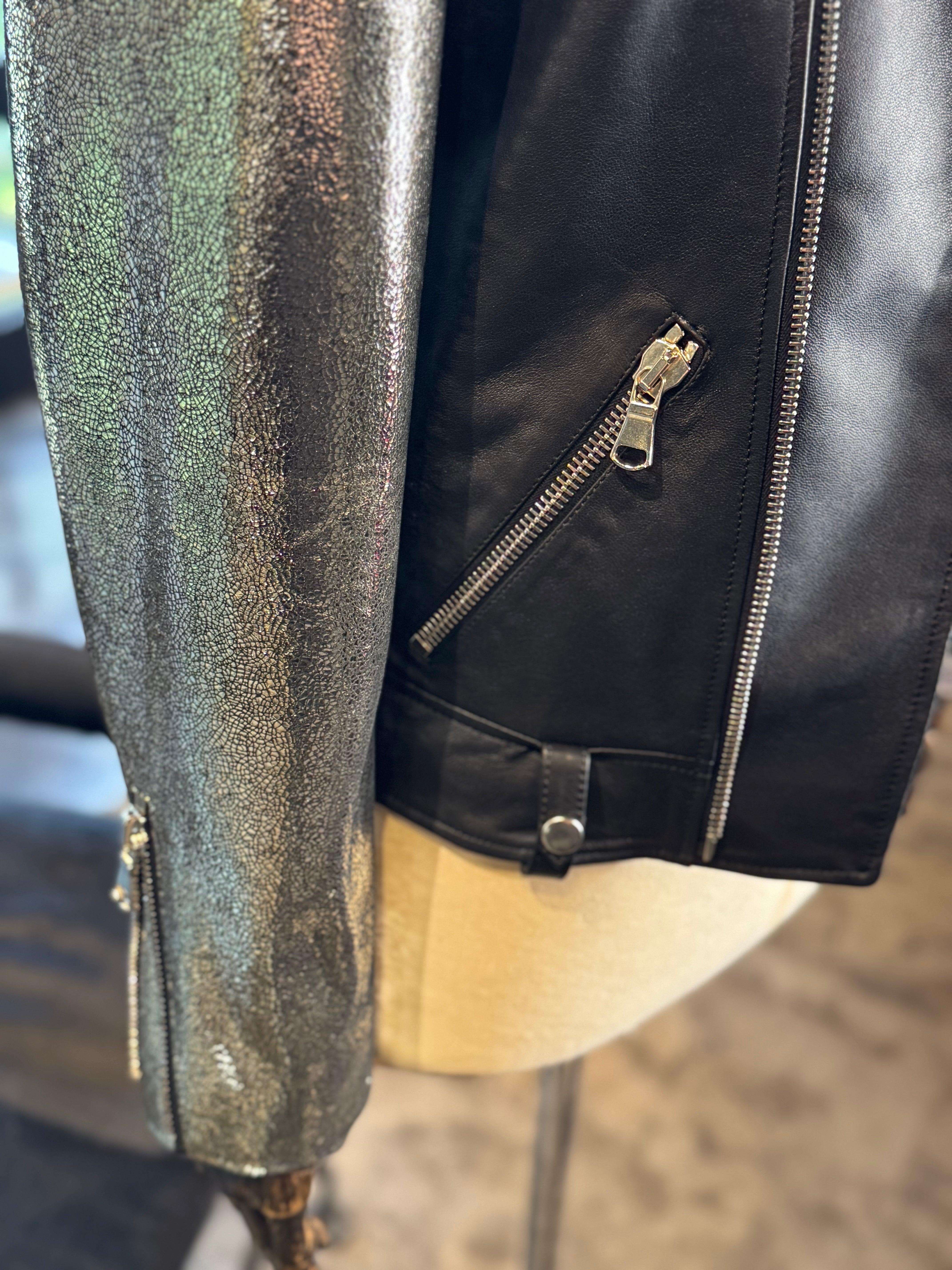 Chamarra bicolor plata/negra