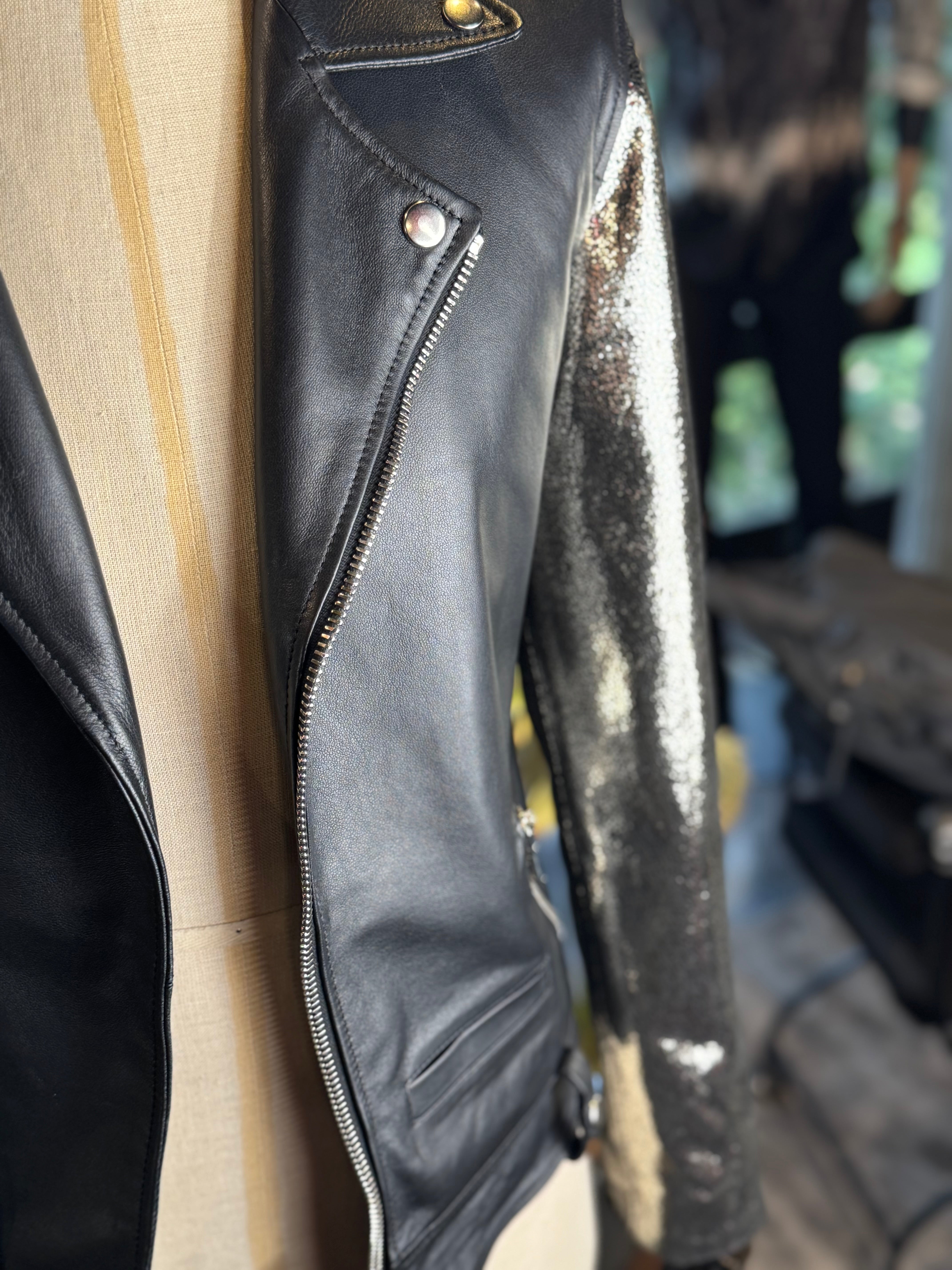 Chamarra bicolor plata/negra