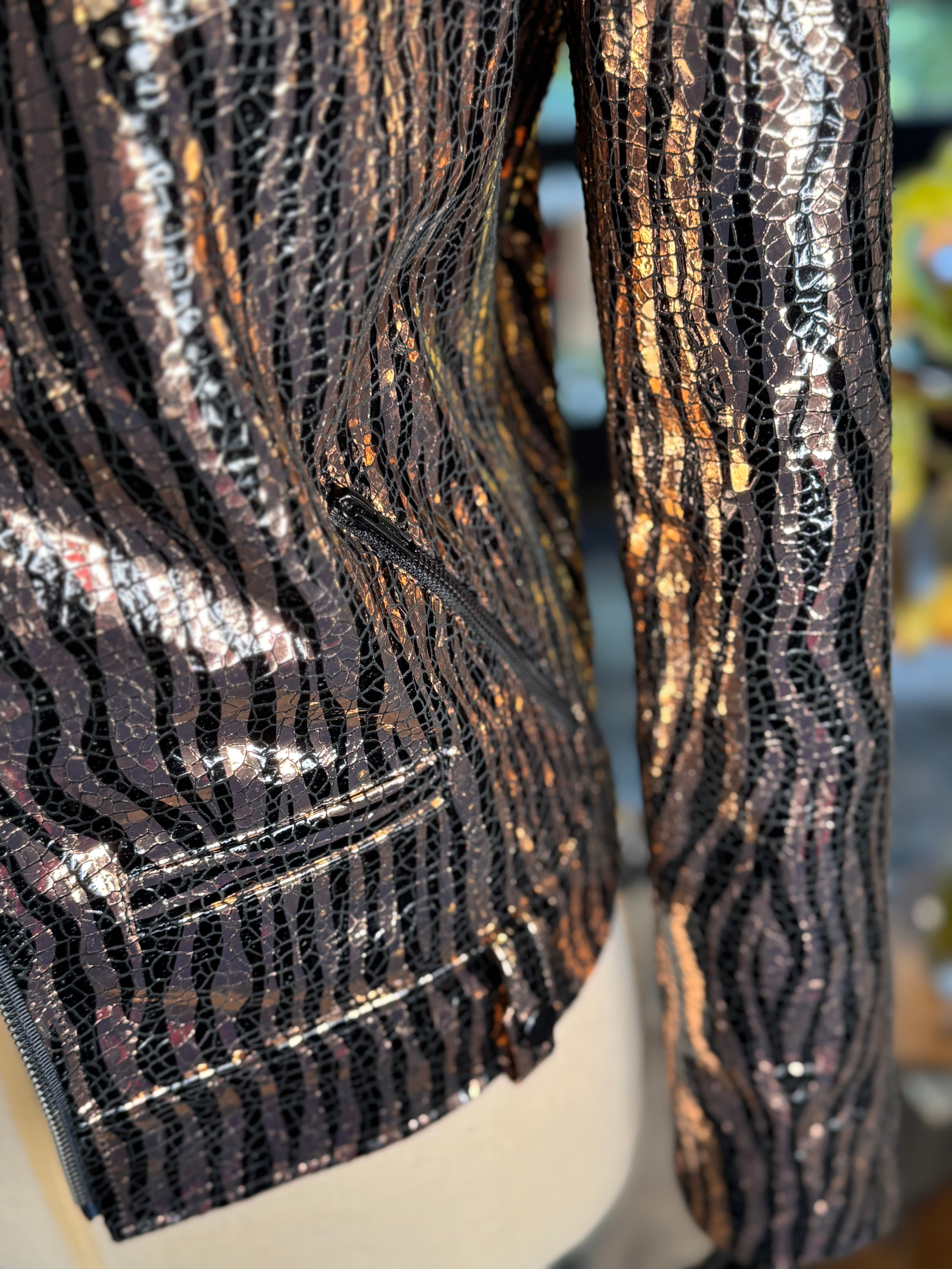 Chamarra cebra dorada