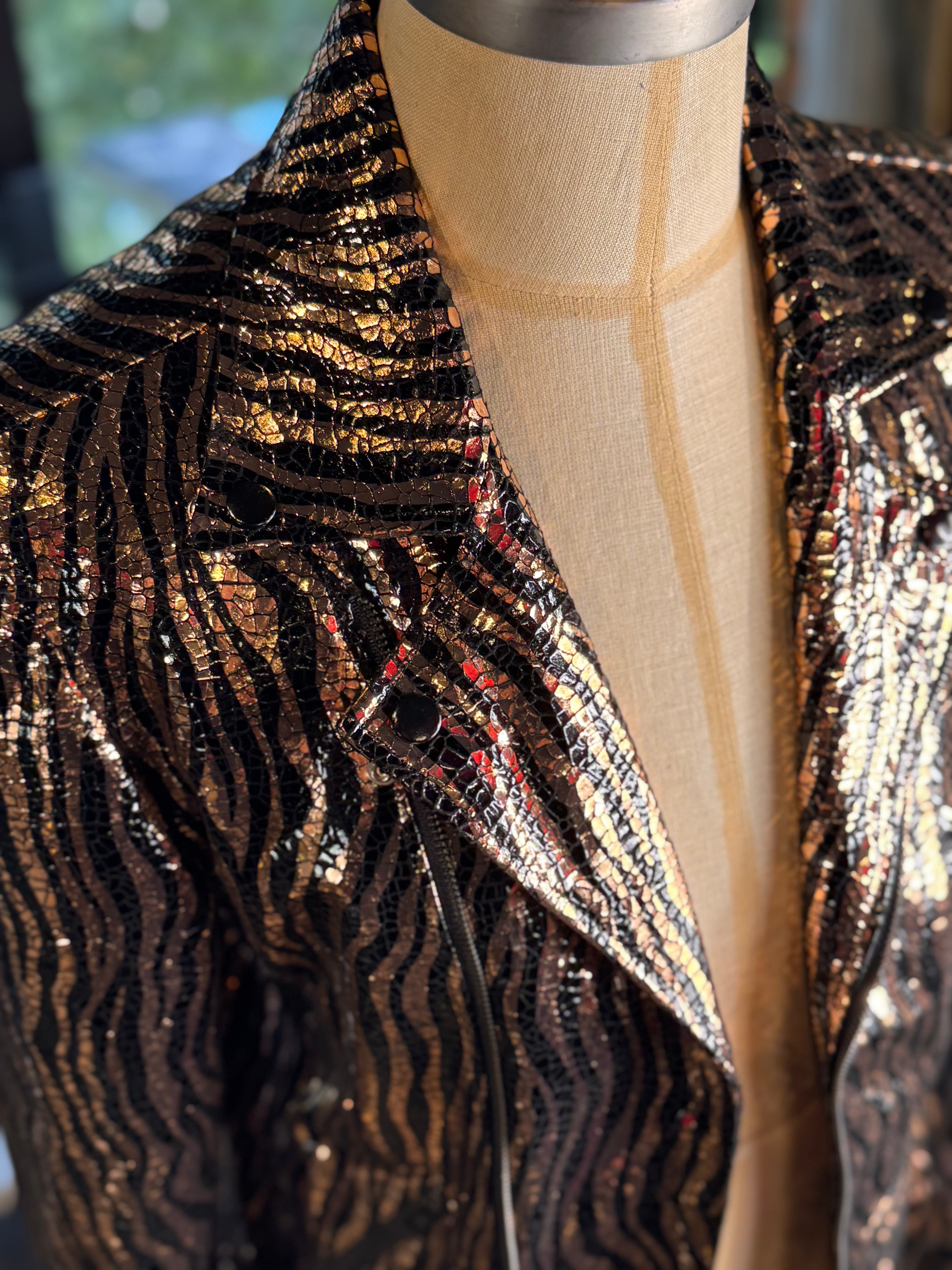 Chamarra cebra dorada