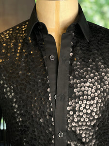 Camisa negra conchas