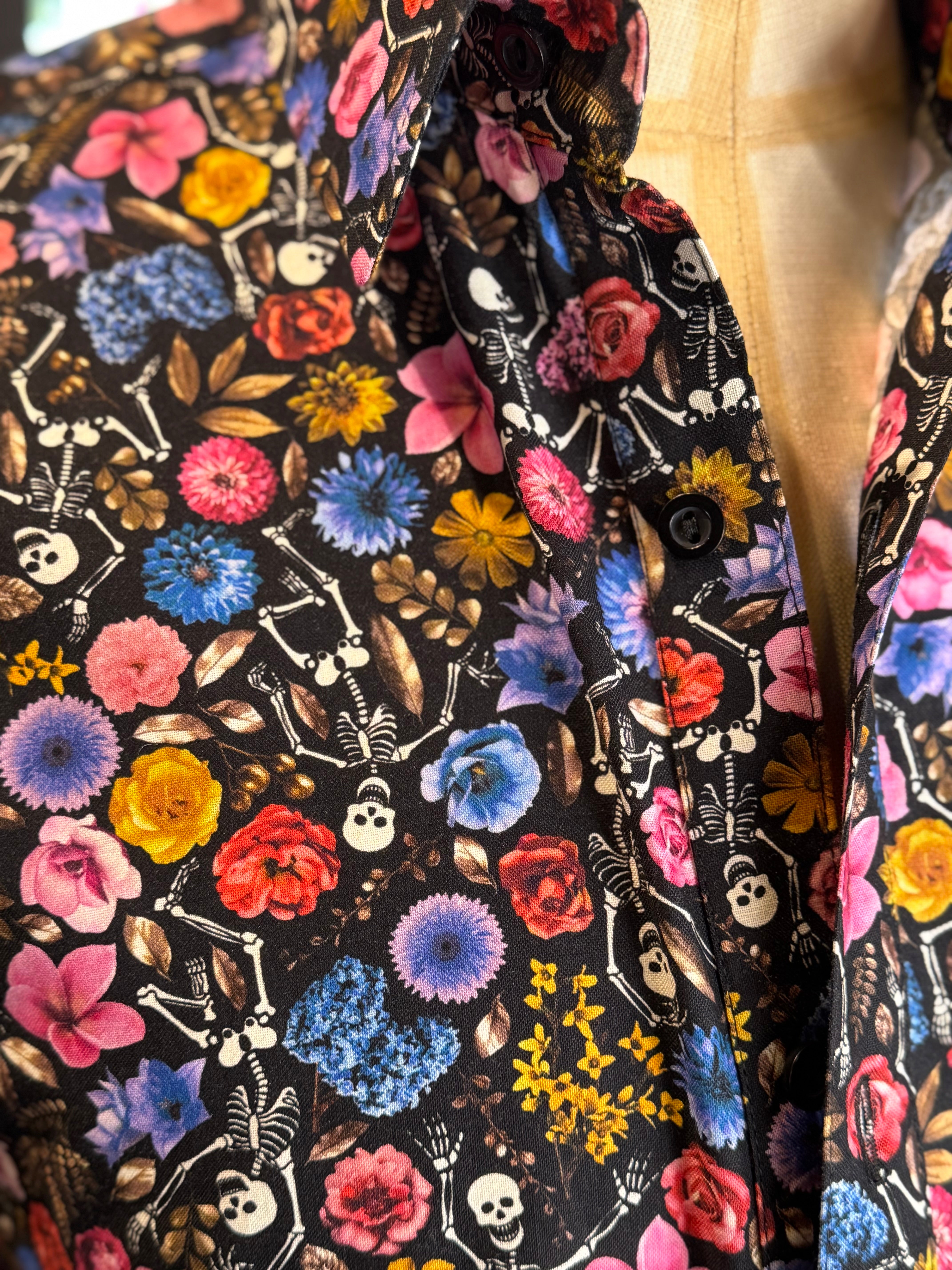 Camisa calavera flores