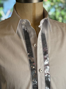 Camisa blanca tira lentejuela plata