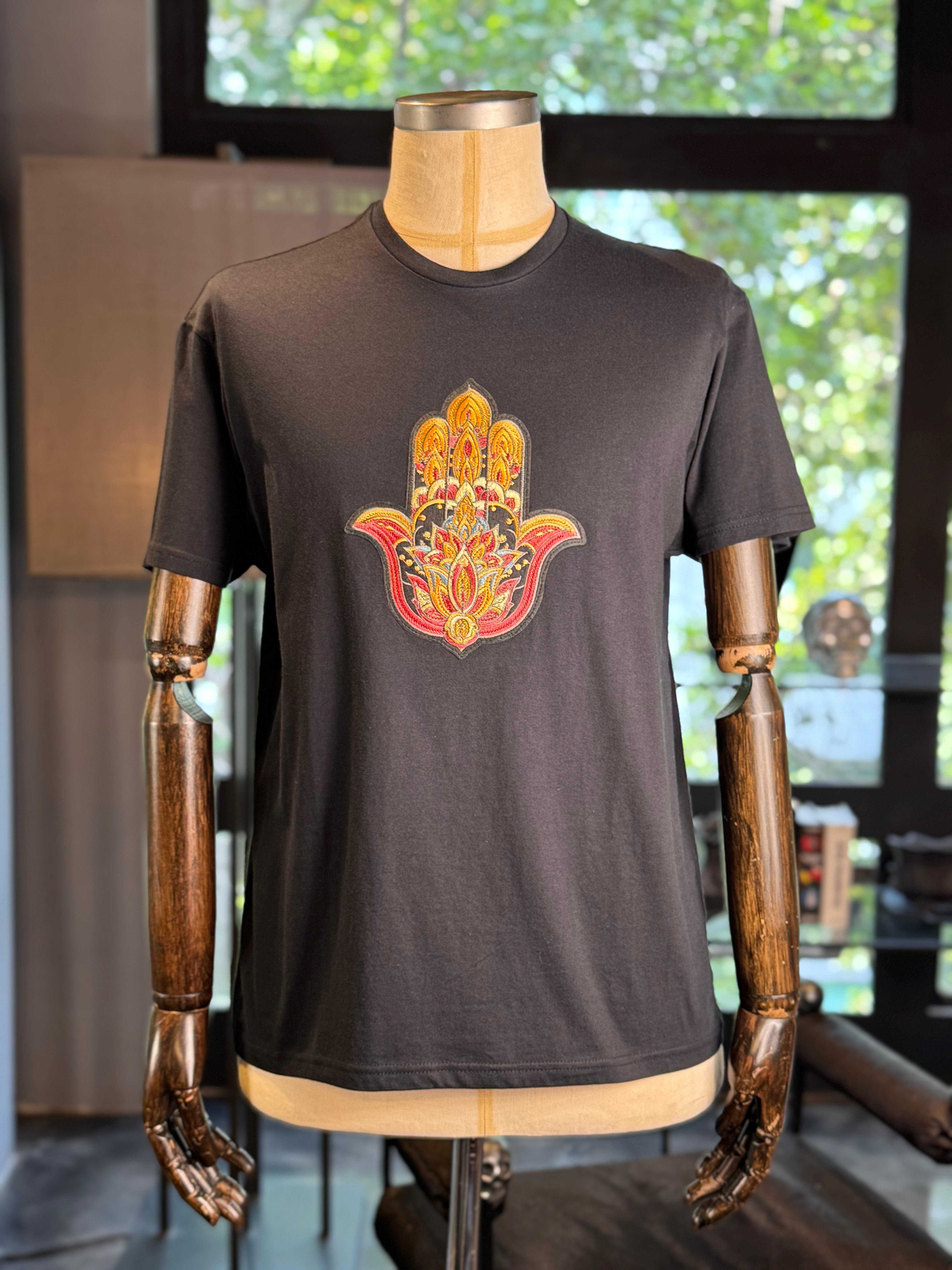Camiseta mano amarilla