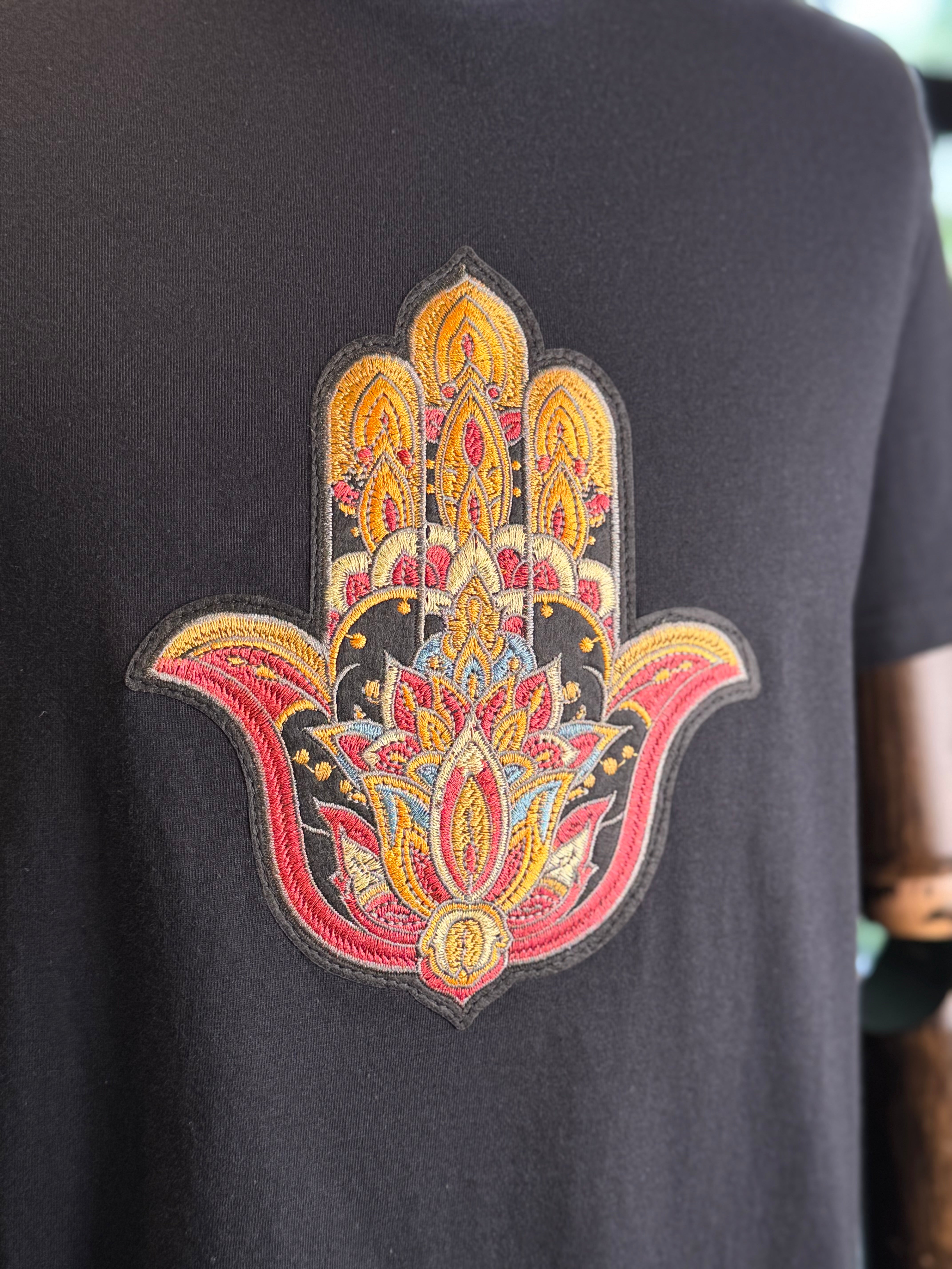 Camiseta mano amarilla