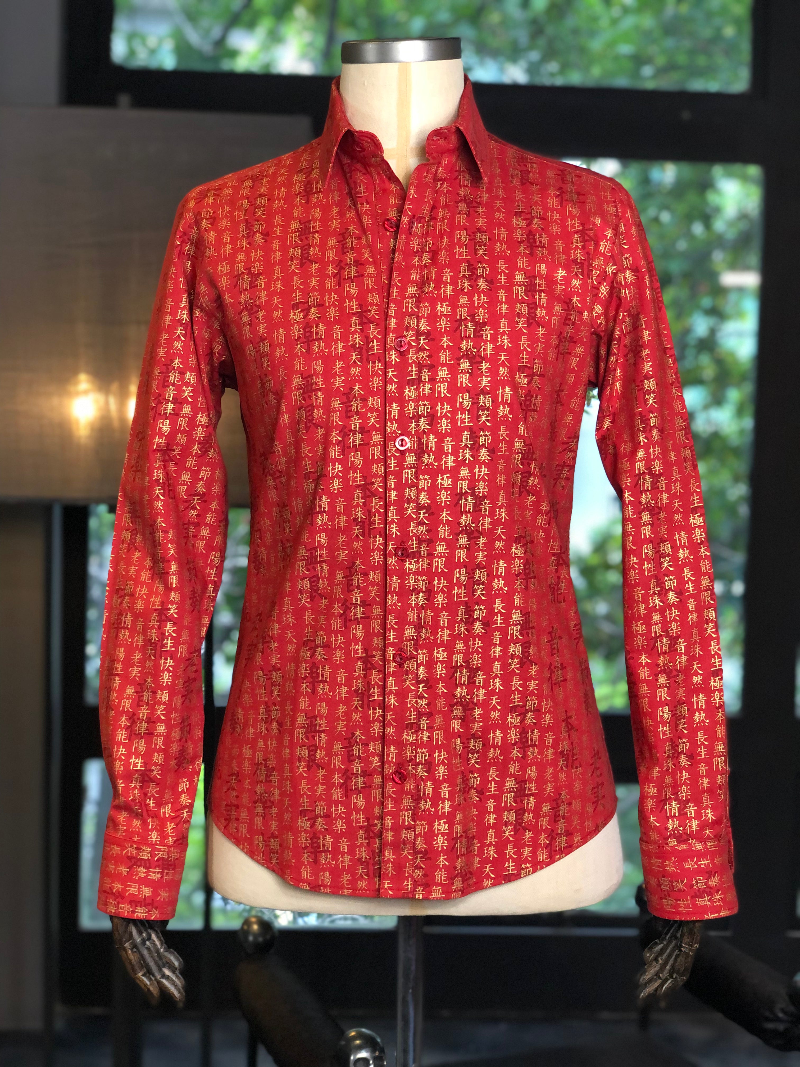 Camisa escritura oriental roja