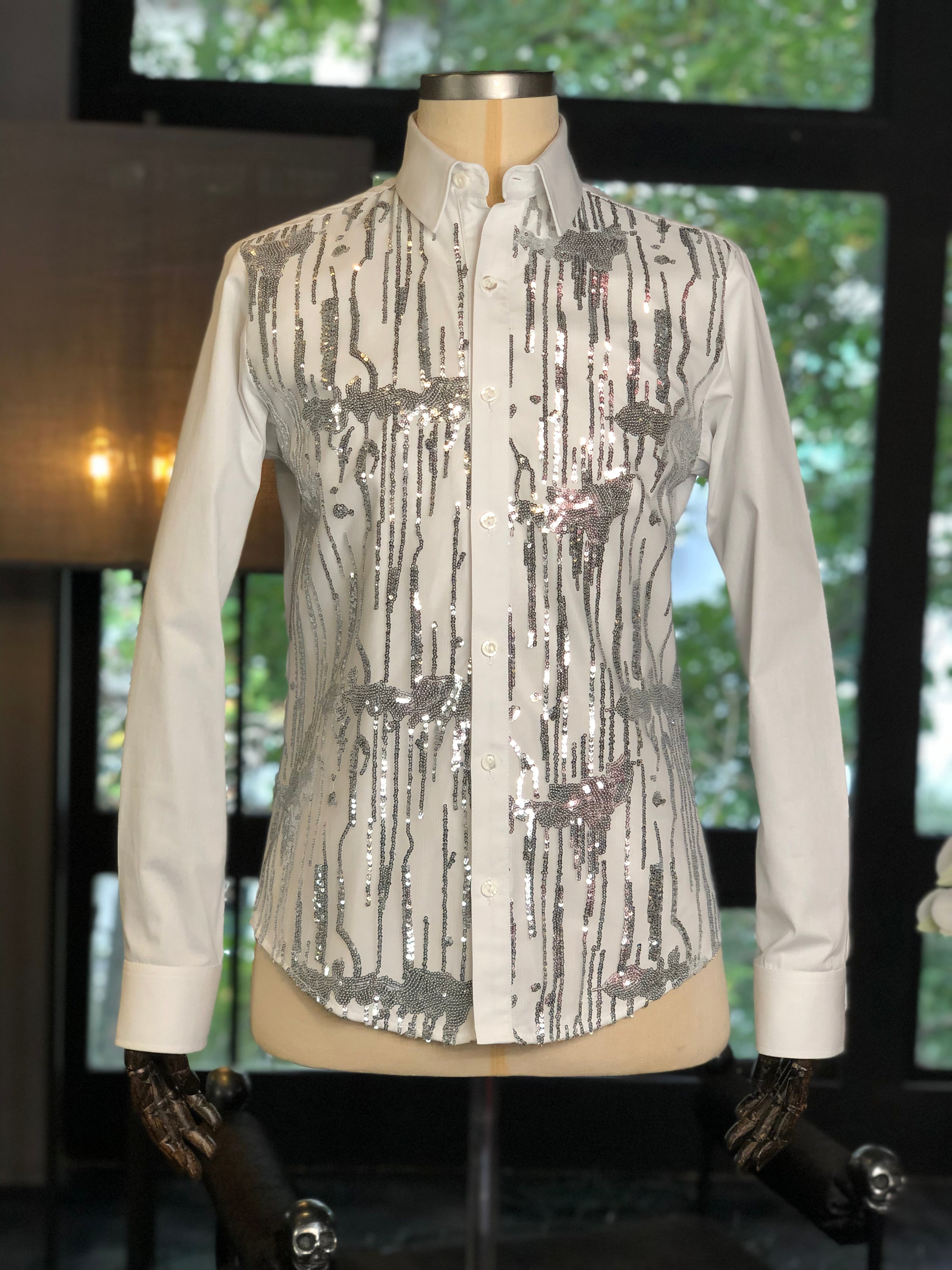 Camisa blanca lentejuelas manchas